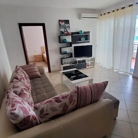 Sea View Apartment *